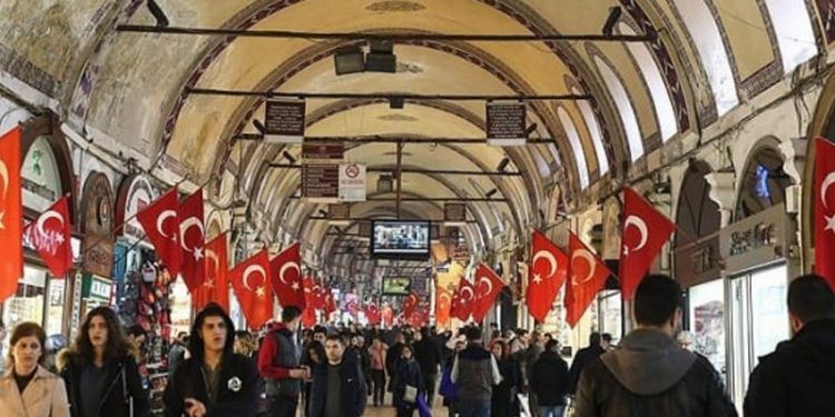 TL’deki değer kaybı, 1,2 milyon turisti alışverişe çekti: İlk sırada Suudiler var