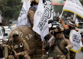 Taliban Afganistan'da bugünü resmi tatil ilan etti, eski cumhurbaşkanları Gani ve Karzai ABD'yi eleştirdi