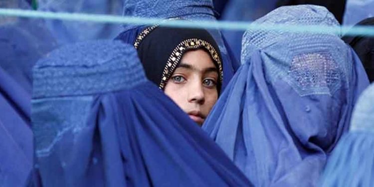 Taliban'la geçen bir yıl: "Gülümsediği, yüksek sesle konuştuğu için kız çocuklarını dövüyorlar"