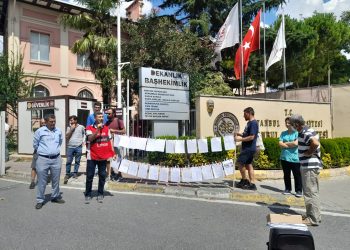 Taşeron işçi Cemal Bilgin Çapa önünde eylem yaptı: ‘İşimizi geri alacağız’