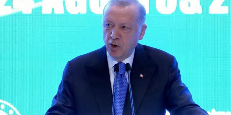 Tayyip Erdoğan: Faiz, kur meselelerine takılı kalırsak Türkiye’ye yazık ederiz