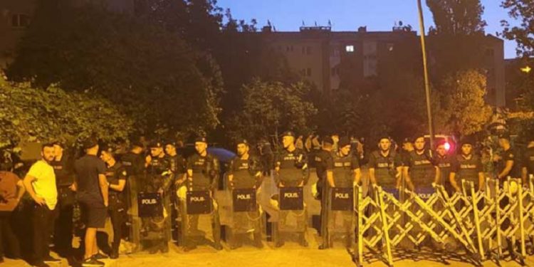 Tozkoparan’da kentsel dönüşüm gerginliği: Yüzlerce polis mahalleyi ablukaya aldı