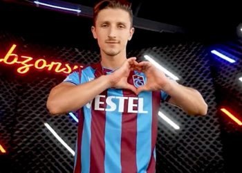 Trabzonspor, orta saha oyuncusu Enis Bardhi 3+1 yıllık anlaştı