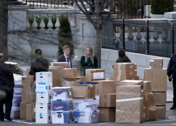 Trump&rsquo;ın Florida&rsquo;daki evi FBI ajanları tarafından basıldı