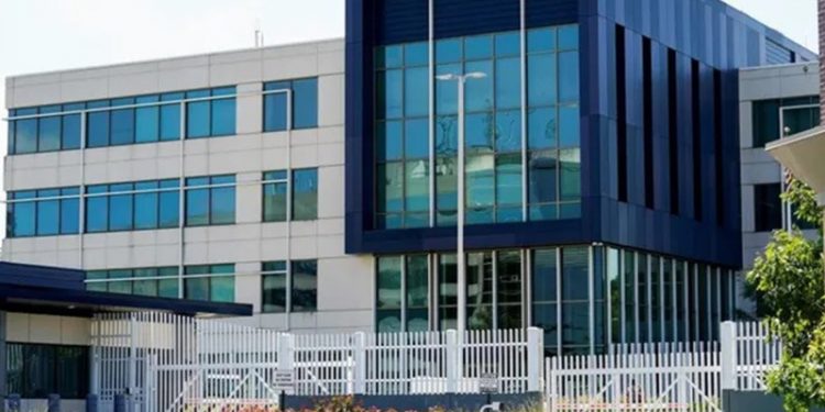 Trump'ın evini basan FBI'ın ofisine silahlı saldırı