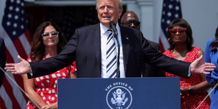 Trump’tan evinde el koyularak incelemeye alınan belgelerle ilgili bilirkişi talebi