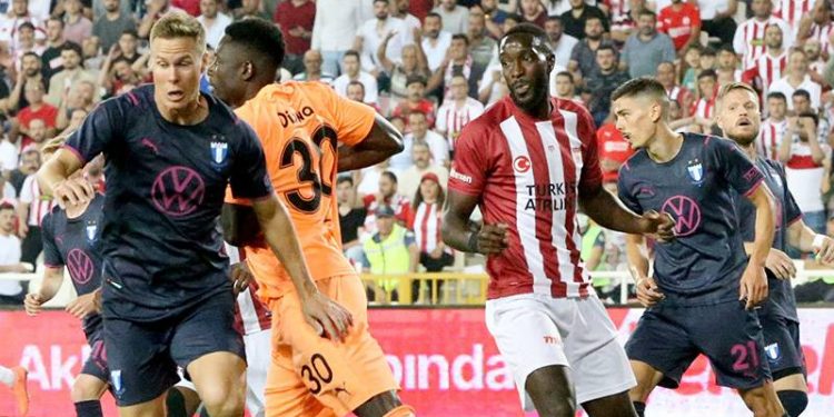 UEFA Avrupa Ligi'ne veda eden Sivasspor, yoluna Konferans Ligi'nde devam edecek