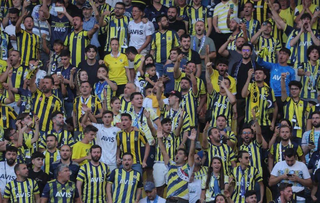 UEFA’dan Fenerbahçe’ye ‘Putin tezahüratı’ cezası