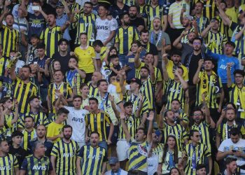 UEFA’dan Fenerbahçe’ye ‘Putin tezahüratı’ cezası