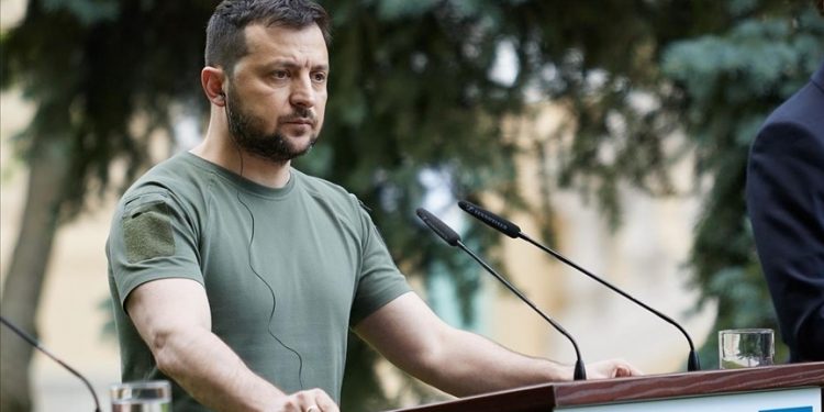 Ukrayna Devlet Başkanı Zelenski'den Rus askerlerine çağrı: Canınızı kurtarmak için kaçın