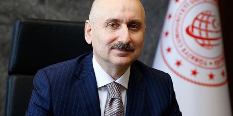 Ulaştırma Bakanı Karaismailoğlu: Otobüs fiyatı, uçak biletine yaklaştı