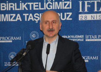 Ulaştırma Bakanı: Otobüs fiyatı uçak biletine yaklaştı