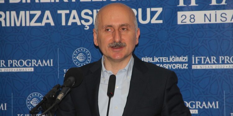 Ulaştırma Bakanı: Otobüs fiyatı uçak biletine yaklaştı