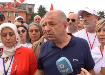 Ümit Özdağ, Cuma namazında imama seslendi: Atatürk’ü anmayacak mıyız?