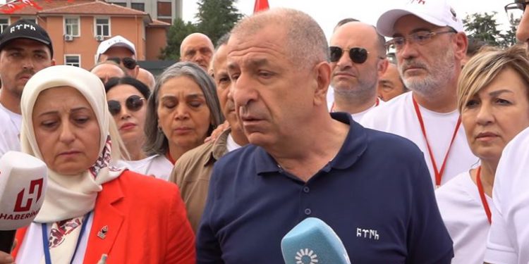 Ümit Özdağ, Cuma namazında imama seslendi: Atatürk’ü anmayacak mıyız?