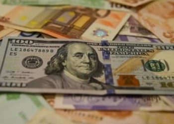 Üst düzey bankacı: Faiz kararının ardından en az 1 milyar dolar satıldı