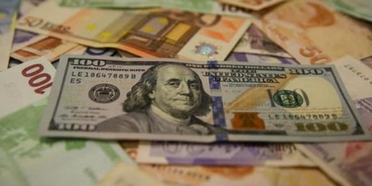 Üst düzey bankacı: Faiz kararının ardından en az 1 milyar dolar satıldı