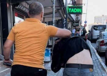 Uyuşturucu satıcısını döverek karakola götüren kişi gözaltına alındı