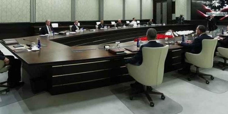 YAŞ kararları açıklandı: Yaşar Güler'in görev süresi bir sene uzatıldı; 16 general ve amiral üst rütbeye terfi ettirildi