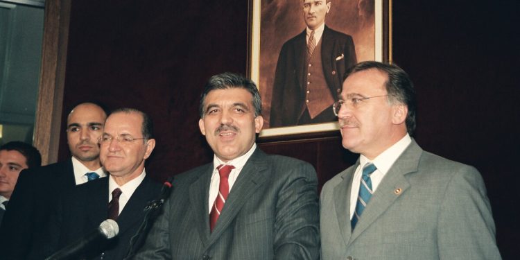 Yalçınbayır: Bugün Tayyip Bey de AK Parti de bir tükenmişlik içinde