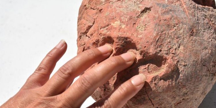 Yanan seramik atölyesinde 8 bin yıllık parmak izi korunmuş olarak bulundu