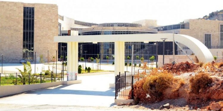 Yeni devlet hastanesi açılmadan icra geldi: Jeneratöre el kondu