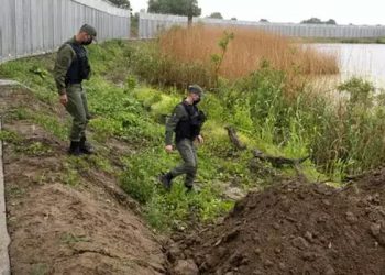 Yunan polisi: Meriç Nehri'nde bir adacıktaki göçmenler ülke toprakları dışında
