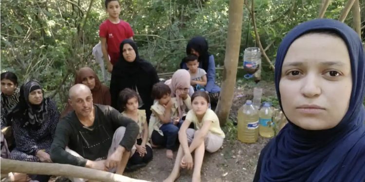 Yunanistan, bir ayın sonunda adacıkta mahsur kalan sığınmacı gruba yardım etti