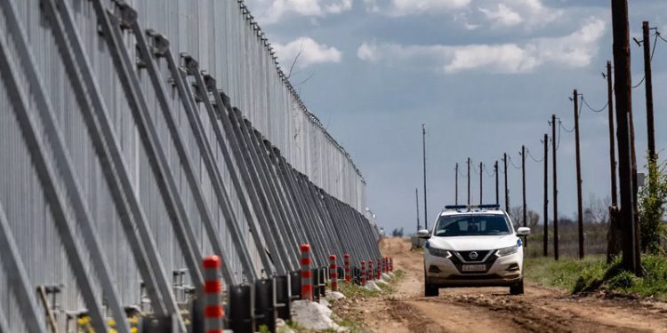 Yunanistan'dan 'yasadışı göç' önlemi: Türkiye sınırının tamamına çelik bariyer