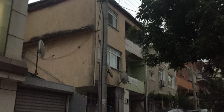 'Zam' tartışmasında kan aktı: Kiracı, ev sahibinin oğullarını vurdu!