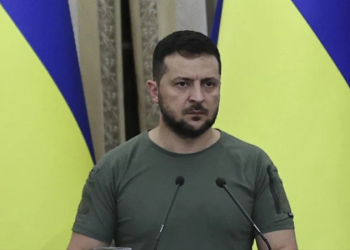 Zelenski tercümandan memnun kalmadı; kendi sözlerini İngilizceye çevirdi