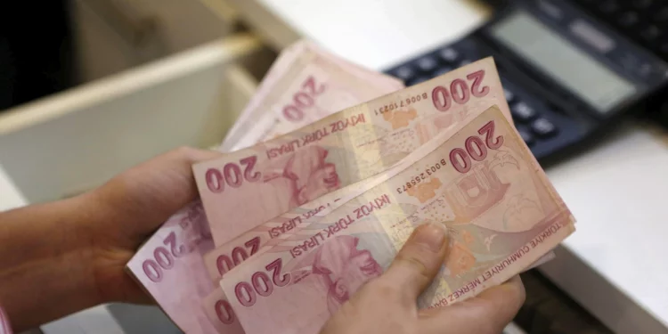 Türkiye'de Enflasyon ve Faiz Oranları

“Türkiye Ekonomi Modeli” politikası, düşük faiz ve rekabetçi kur üzerinden büyüme hedefiyle sürüyor. Merkez Bankası politika faizini yüzde 13’e indirdi. Temmuz ayında da yıllık enflasyon yüzde 79,60’a ulaştı. Türkiye'de Mart 2021'den bu yana faiz-enflasyon oranları nasıl seyretti?