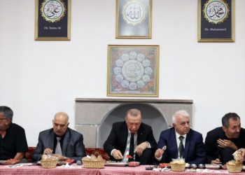 ‘Alevi ritüelleri yok sayıldı: Erdoğan Cemevi’ni kendine benzetemez’