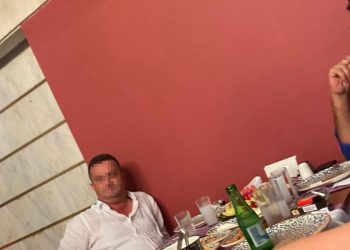 ‘Beraat’ ettirdiği suç örgütü lideriyle içki masasında fotoğrafı çıkan hakim, Hınıs’a atanmış!