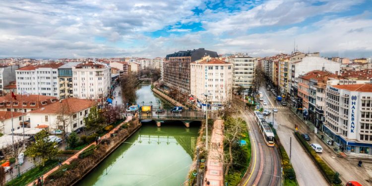 ‘Öğrenci şehirlerinde kira artışları korkunç, aileler kara kara düşünüyor’