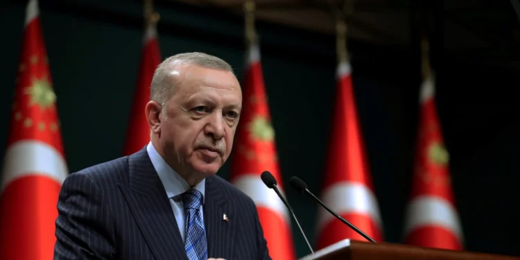 “Yunanistan Kendine Çekidüzen Verme Yoluna Girdi”