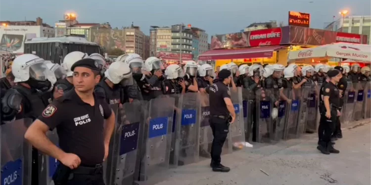 Dünya Barış Günü’nde İstanbul’da Polis Müdahalesi