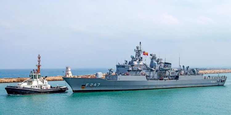 10 yıl sonra Türk savaş gemisi İsrail limanına demirledi