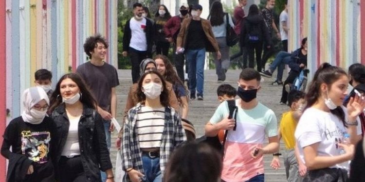 17 yaşındaki çocuk: İktidar, doğduğumdan beri beni yoksullaştırıyor