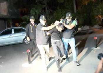 2 kişiyi öldürüp 2 polis dahil 4 kişiyi yaralayan saldırgan yakalandı