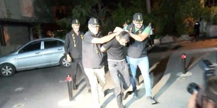 2 kişiyi öldürüp 2 polis dahil 4 kişiyi yaralayan saldırgan yakalandı