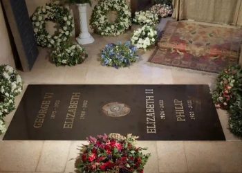 2. Elizabeth'in mezarına ait ilk fotoğraf paylaşıldı