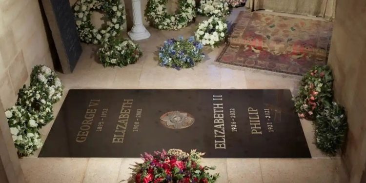2. Elizabeth'in mezarına ait ilk fotoğraf paylaşıldı