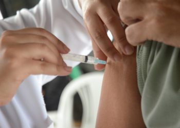 65 yaş üstü ve kronik hastalar için grip aşısı açıldı