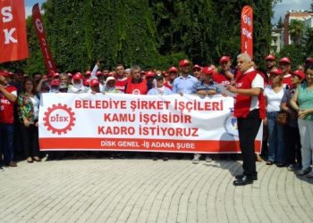 Adana’da belediye işçileri kadro istedi