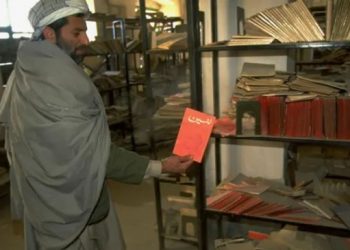 Taliban halk kütüphanesini yağmaladı