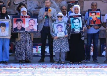 Araçları karakolun yanında bulunan çift 25 yıldır kayıp!