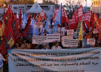 Kadıköy’de yüzler savaşa karşı barışı haykırdı