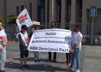 Polis beş kişiyi darp ederek gözaltına aldı