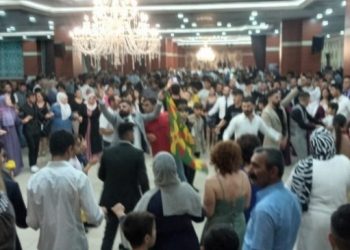 Düğünde renkli şal taktıkları için tutuklanan 10 kişi tahliye edildi